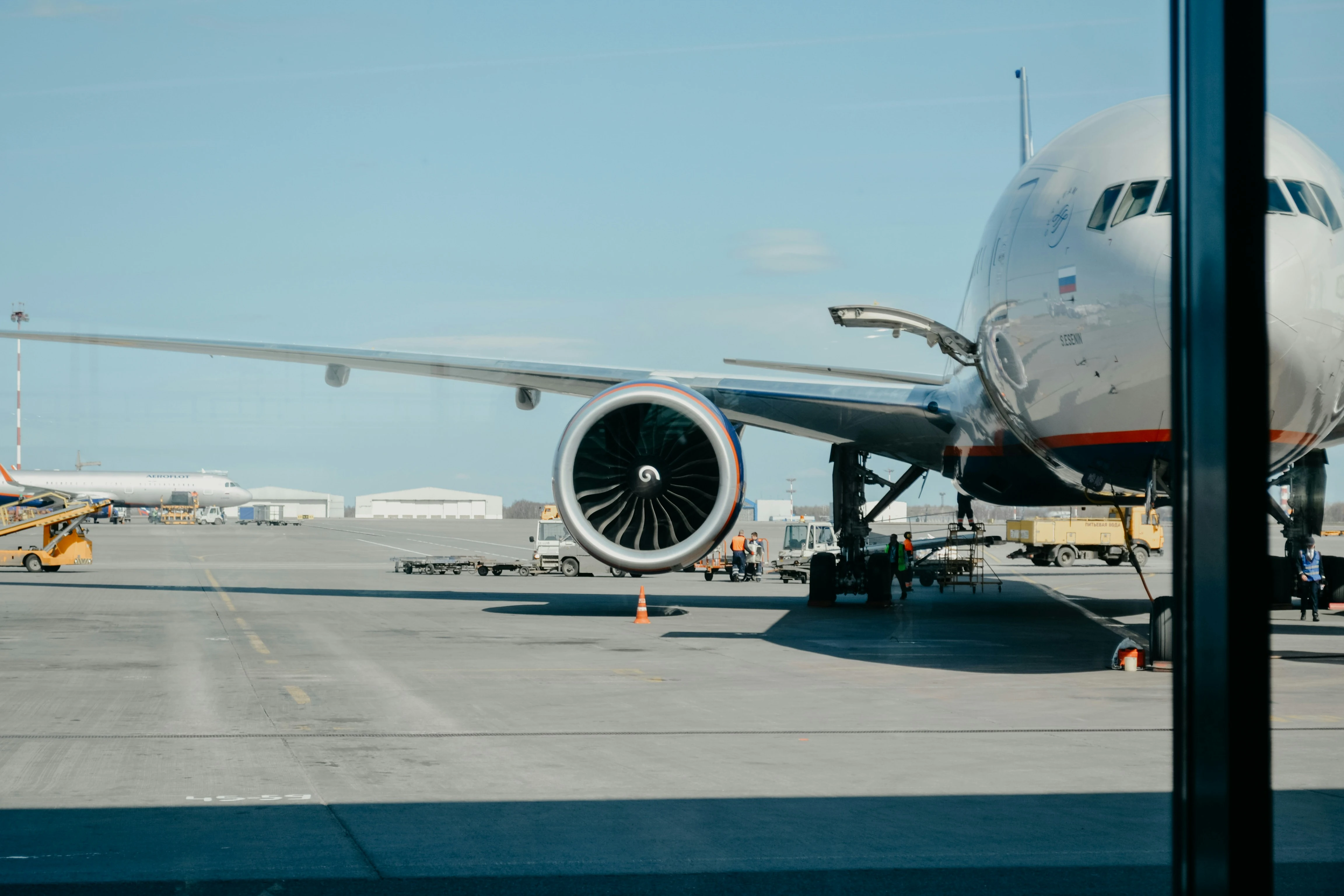 Why Cargo Still Moves Too Slowly Inside Modern Hubs